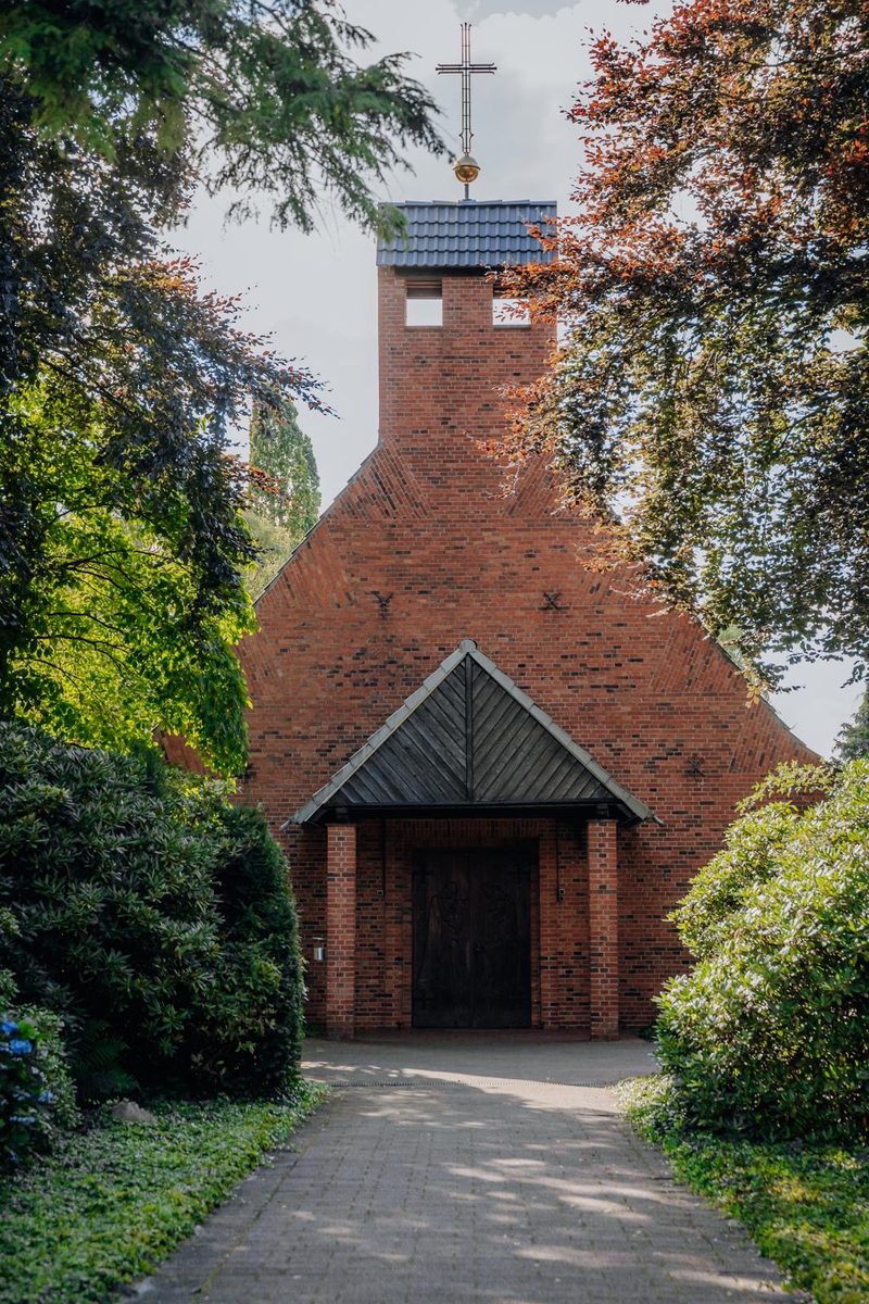 Eingang der Friedhofskapelle
